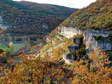 Le mur d’escalade de Cantobre en automne - Gîtes Castel de Cantobre, Aveyron, France